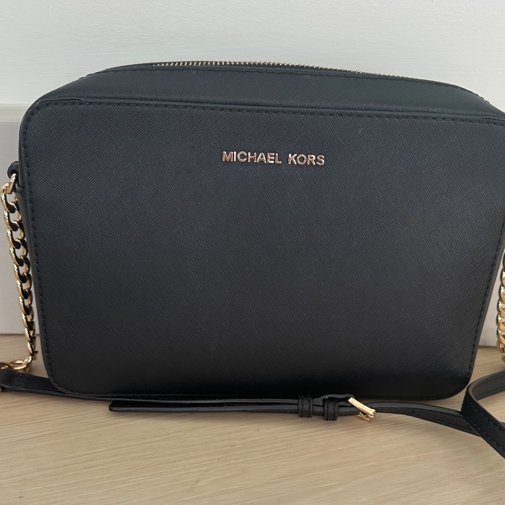 Michael Kors Black Crossbody with Gold Chain in Great Condition! - Picture 6 of 7